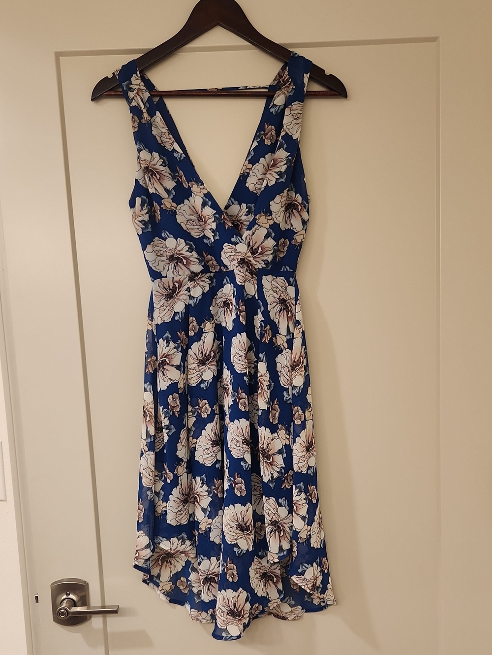 ASTR the Label Blue Floral V-Neck High-Low Dress Small Sleeveless